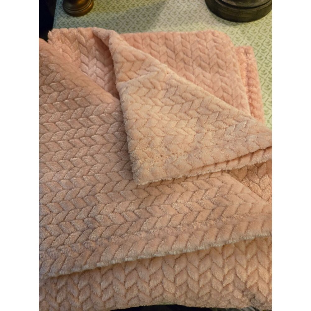 Mainstay, super soft throw blanket